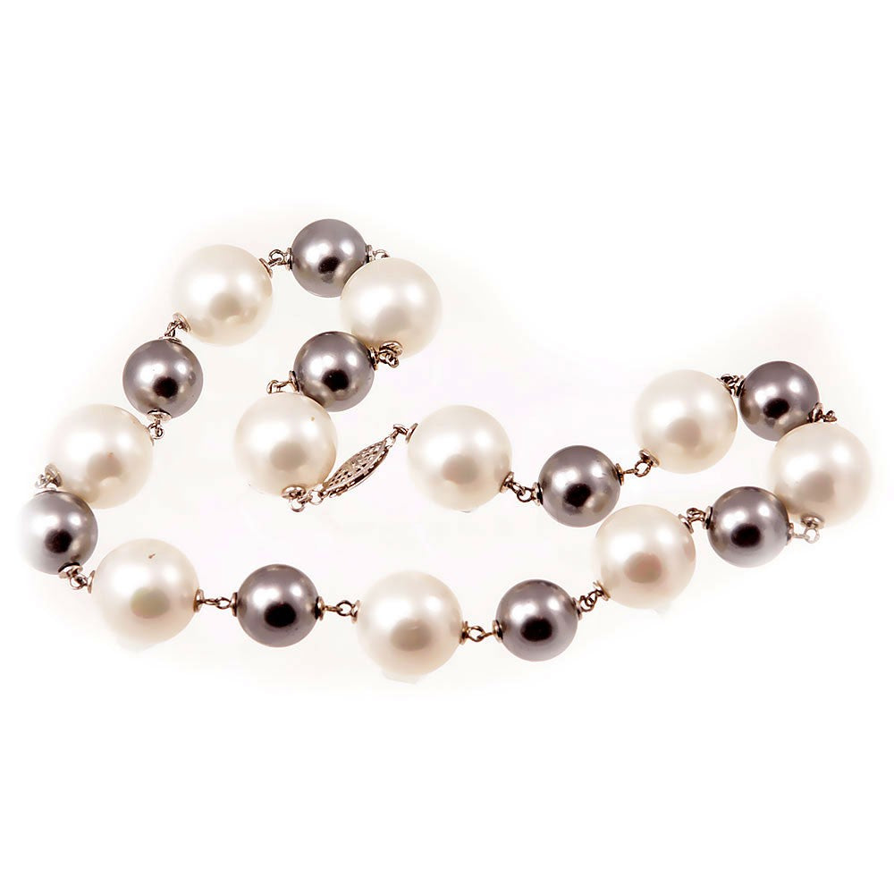 White and Gray Pearls in 14K White Gold Link Necklace